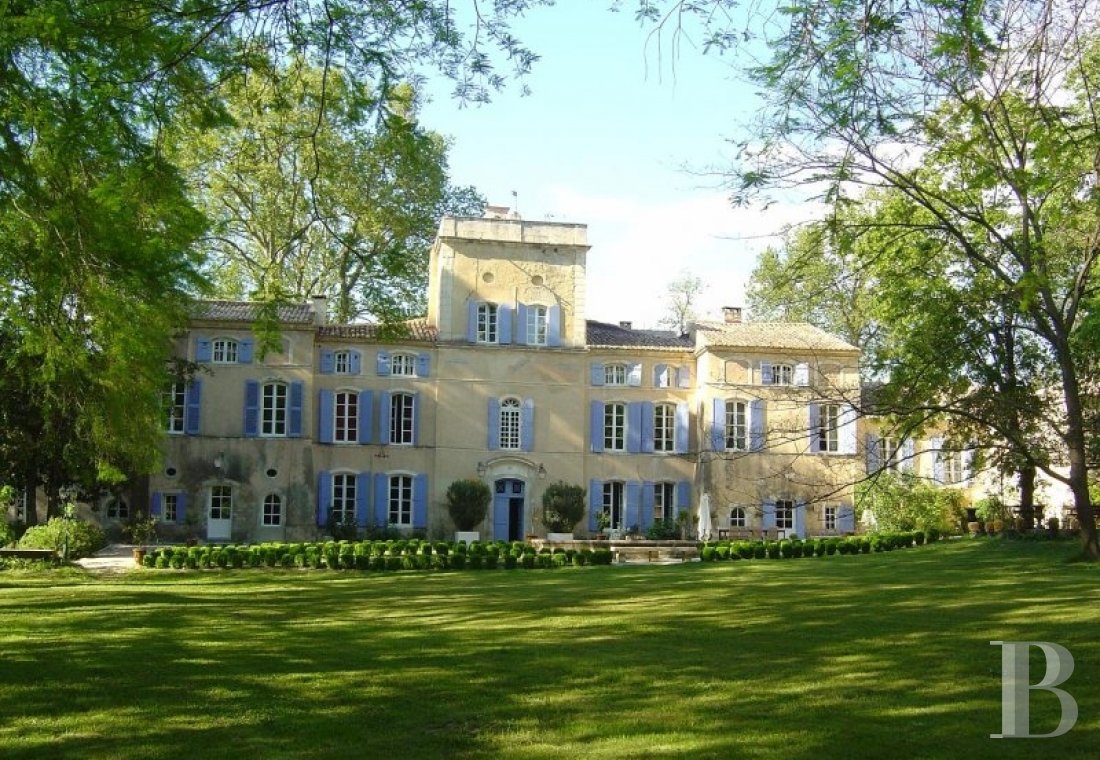 Castles / chateaux for sale in France vaucluse near avignon