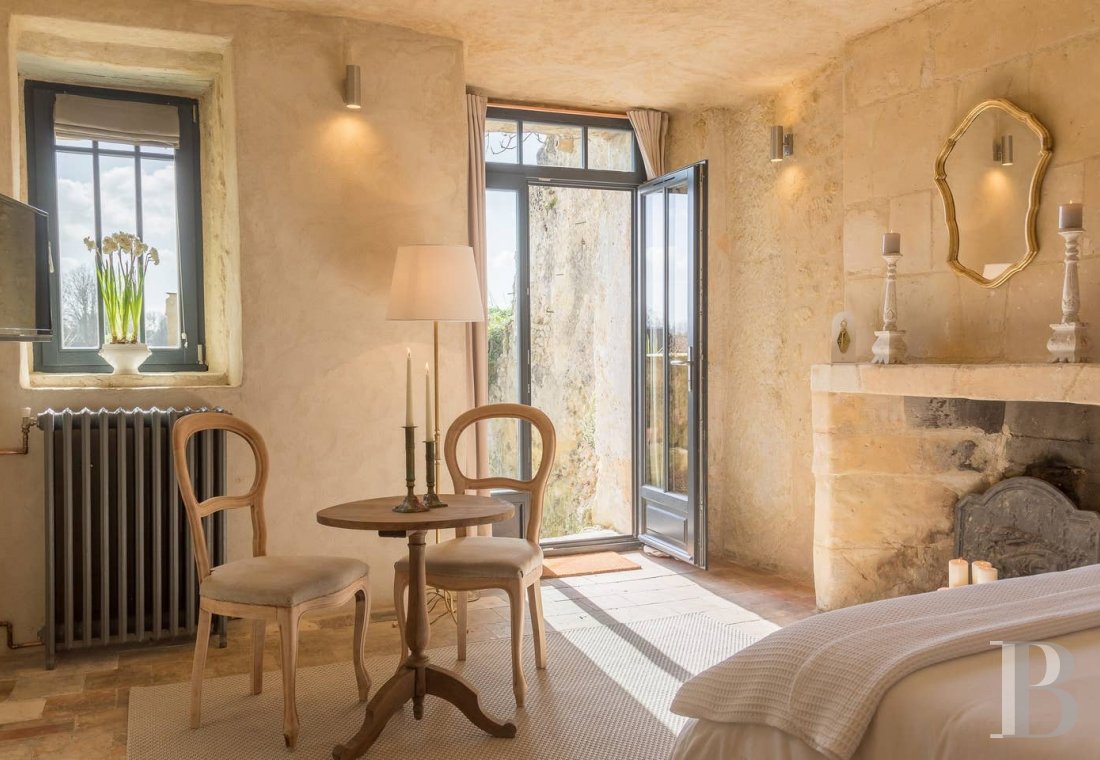Dans le Val de Loire, face à Amboise,  une maison troglodytique tout en confort et lumière - photo  n°4