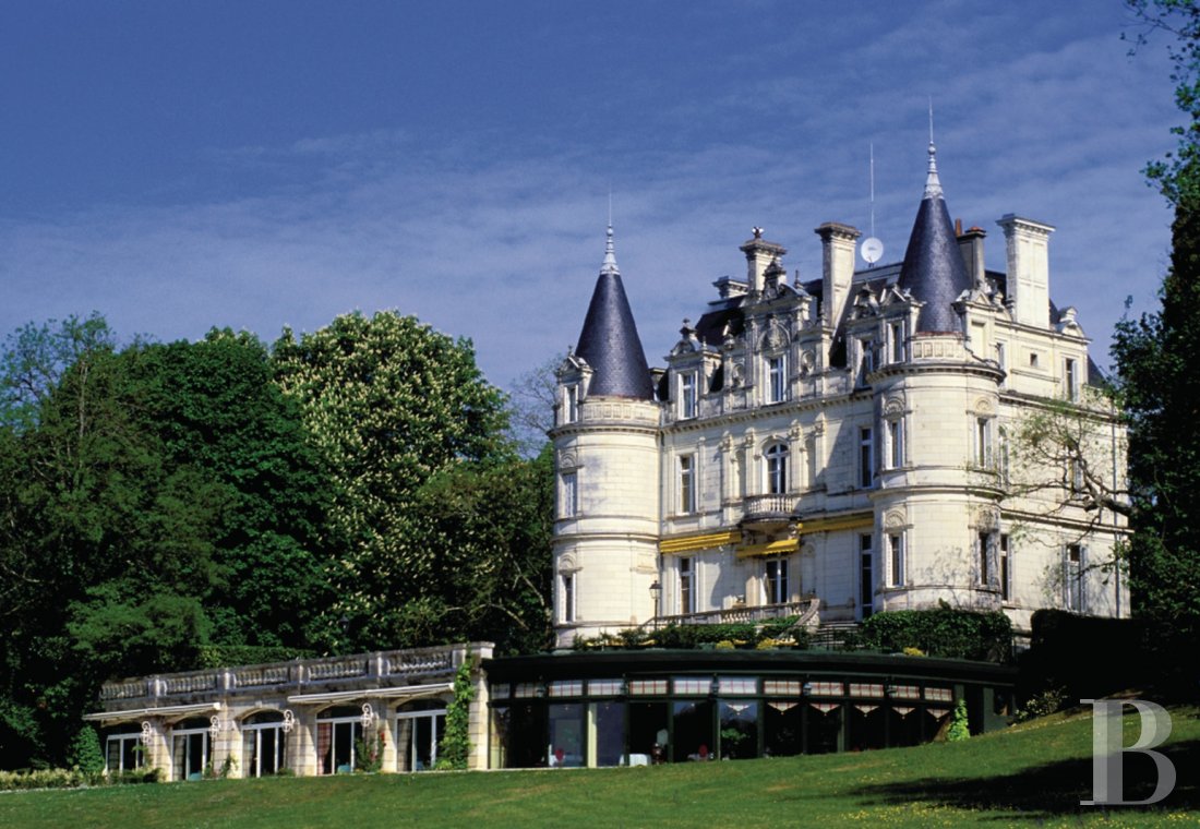 Au sud de Tours,  un château-hôtel fièrement campé au bord de l’Indre - photo  n°1