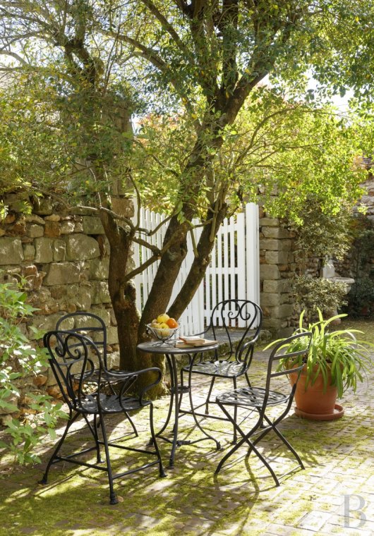 En Gâtinais, non loin de Paris, une maison de village blottie contre son grand jardin - photo  n°3