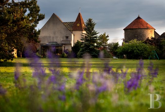 Au nord de Dijon,  une maison seigneuriale du 15e siècle au cœur d’un village - photo  n°3
