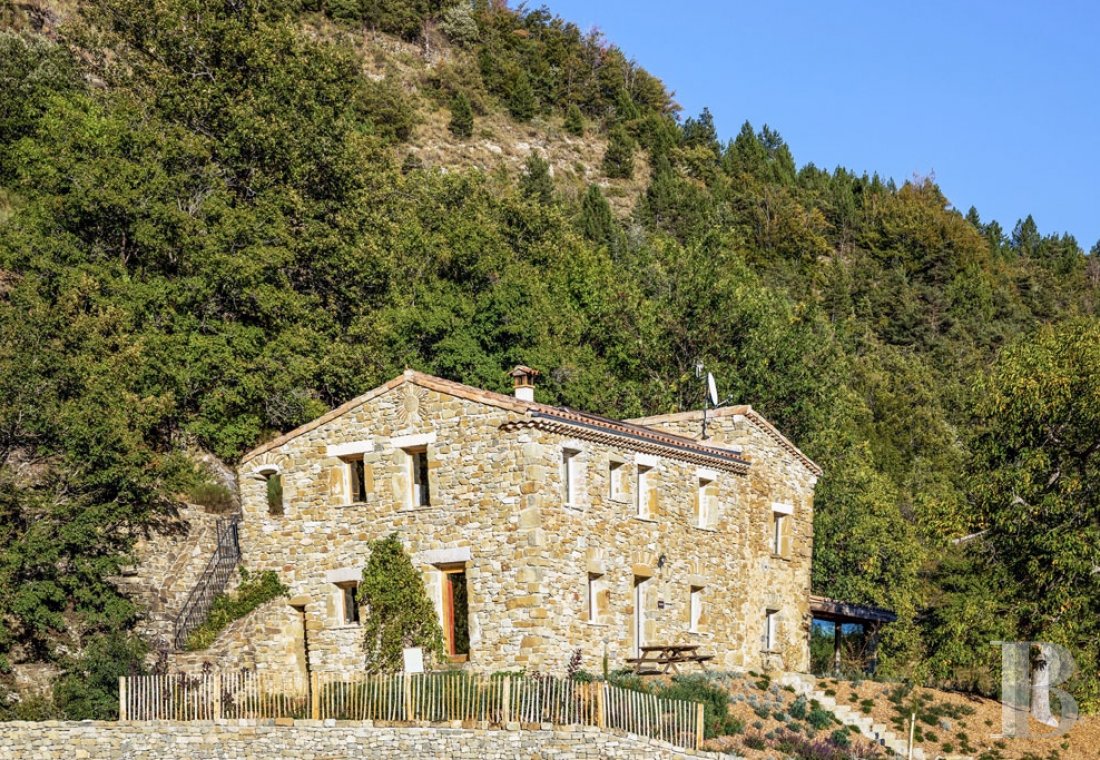 En Drôme provençale, au milieu des montagnes, un hameau du 18e siècle à l'esprit contemporain - photo  n°18