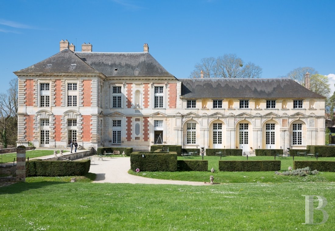 Non loin de Paris, dans le nord de l’Yonne,  un château princier dédié à l’organisation de fastueux évènements - photo  n°1