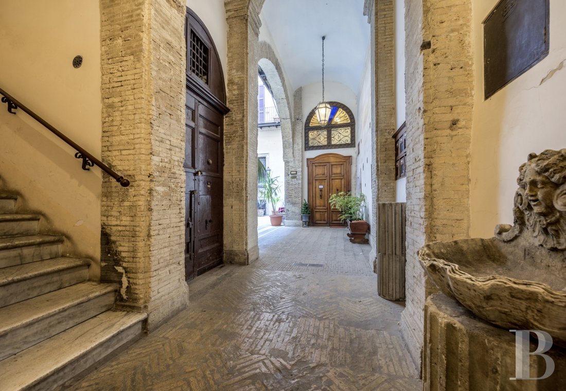 À Rome, tout près de la place Navone,  un appartement dans un palazzo du 16e siècle - photo  n°3