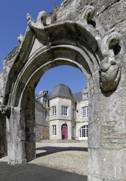 Dans le Finistère, à proximité immédiate de Quimper, un manoir du 16e siècle ouvert à la créativité - photo  n°2