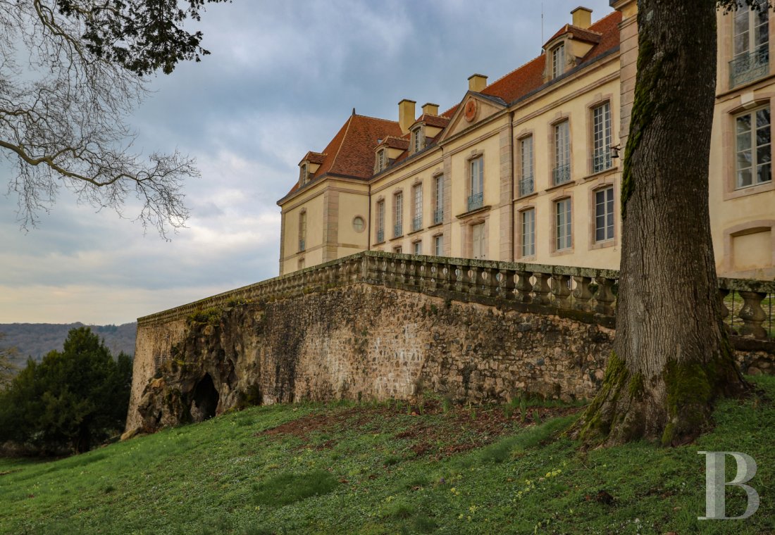 Dans le Morvan, non loin de Bibracte, un château du 18e siècle dominant toute la vallée - photo  n°6