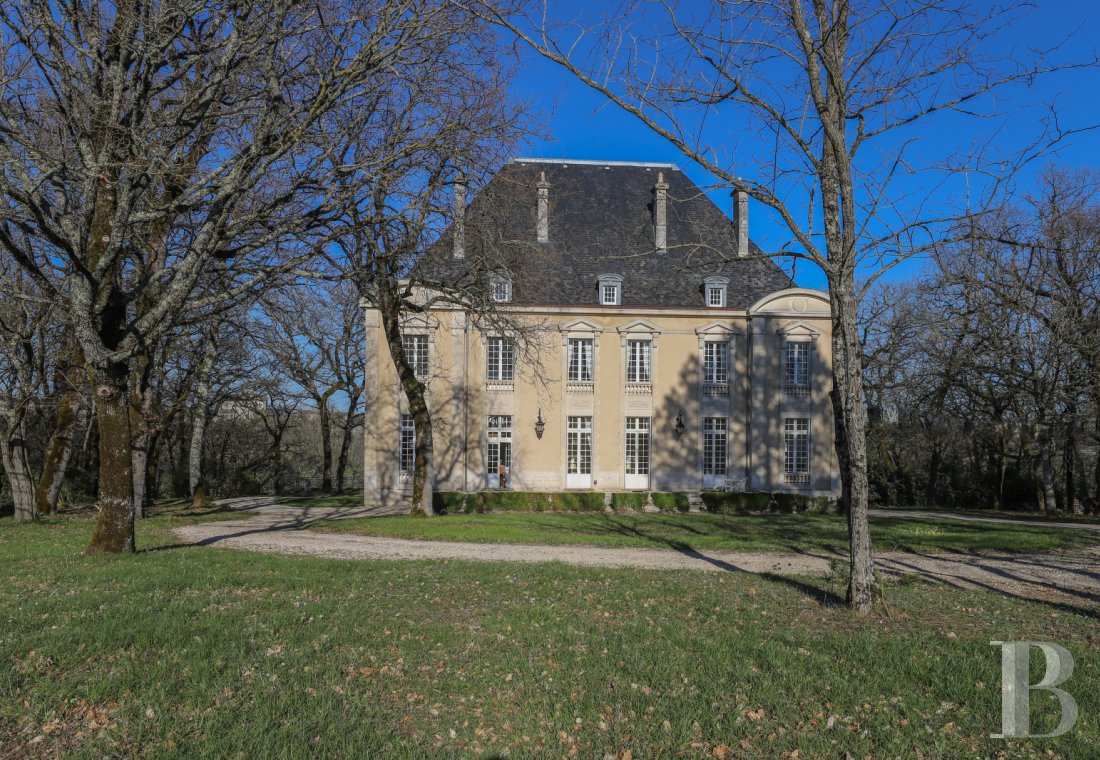 Dans le Quercy blanc, au sud du Lot, un château néo-classique hors des conventions - photo  n°1