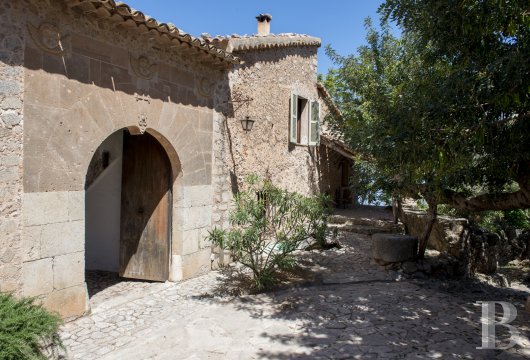 À Déia, sur l’île de Majorque, une maison traditionnelle en bordure de village  - photo  n°4