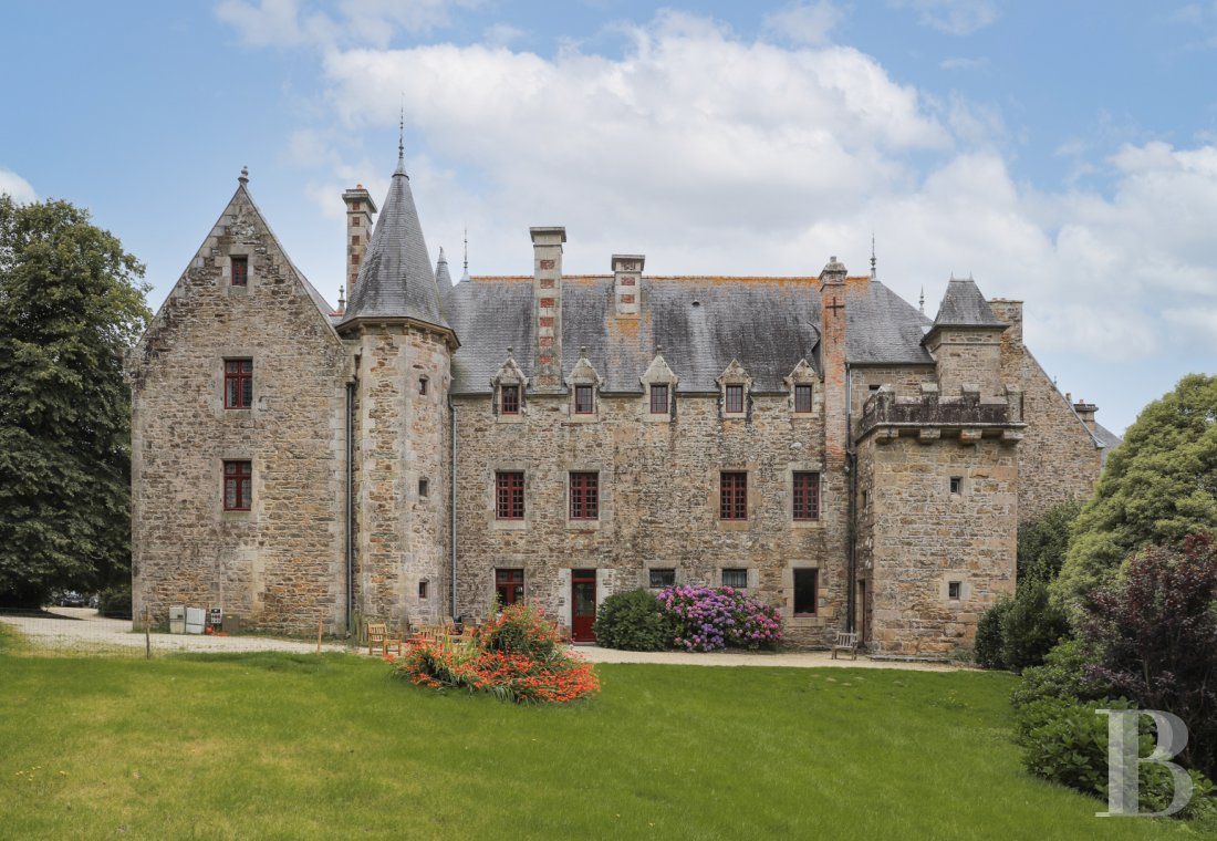 À Lannion, dans les Côtes d’Armor, un château seigneurial agrémenté d’un parc d’inspiration romantique - photo  n°1