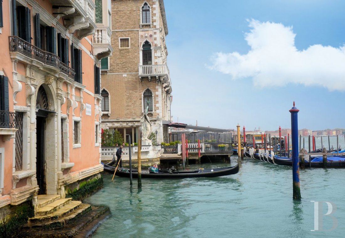 À Venise, au bord du Grand Canal, le palais d’une illustre famille et ses vastes appartements - photo  n°4