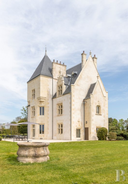 En Poitou-Charentes, non loin de Rochefort, un château du 15e siècle entièrement rénové - photo  n°3