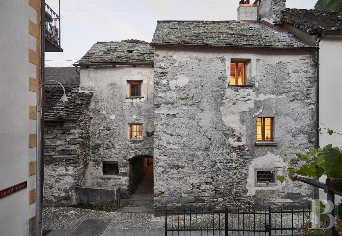 Dans le sud de la Suisse, non loin du lac Majeur, une maison du 18e siècle dans le cœur historique du village de Moghegno - photo  n°11