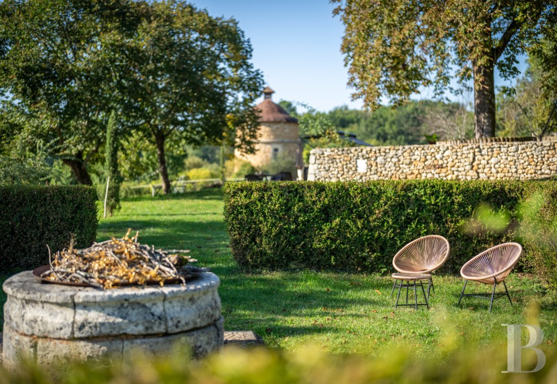 En Dordogne, entre Bergerac et Saint-Astier, un domaine du 14e siècle entouré de 13 hectares de bois et prairies - photo  n°54