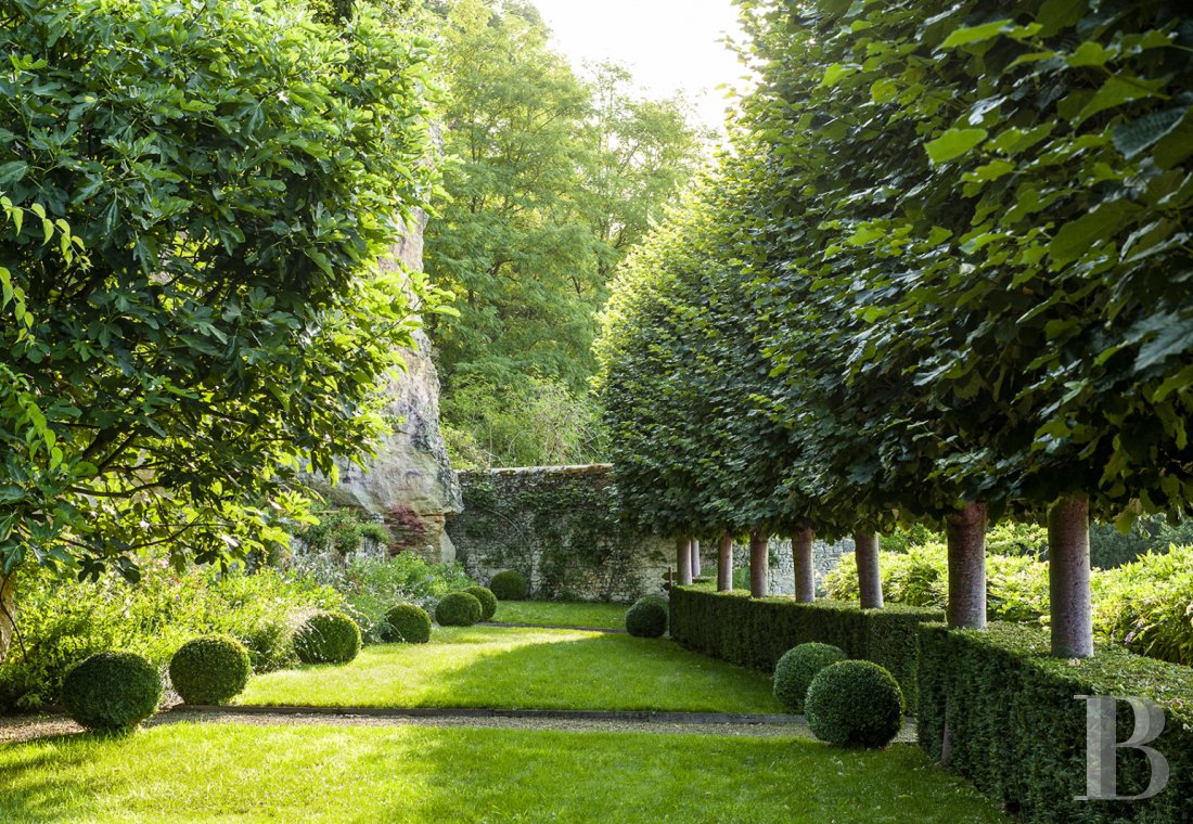 Sur les bords de Loire à l’est de Tours, les dépendances d’un manoir du 18e siècle et son jardin labellisé « remarquable » - photo  n°11