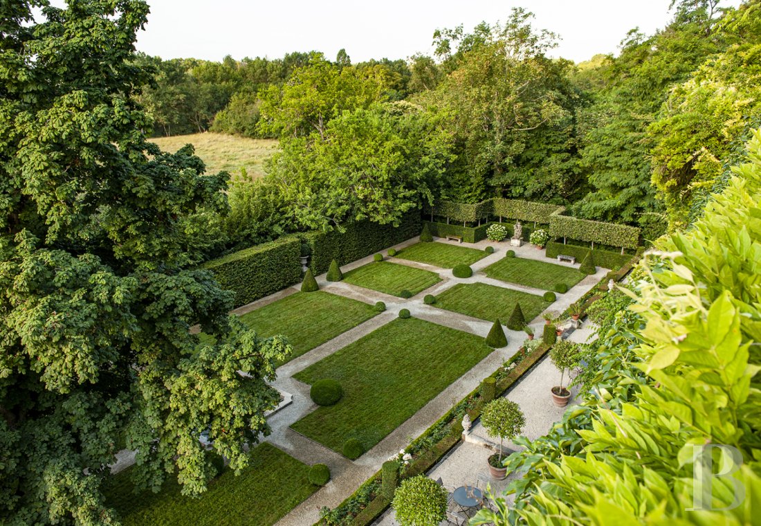 Sur les bords de Loire à l’est de Tours, les dépendances d’un manoir du 18e siècle et son jardin labellisé « remarquable » - photo  n°10