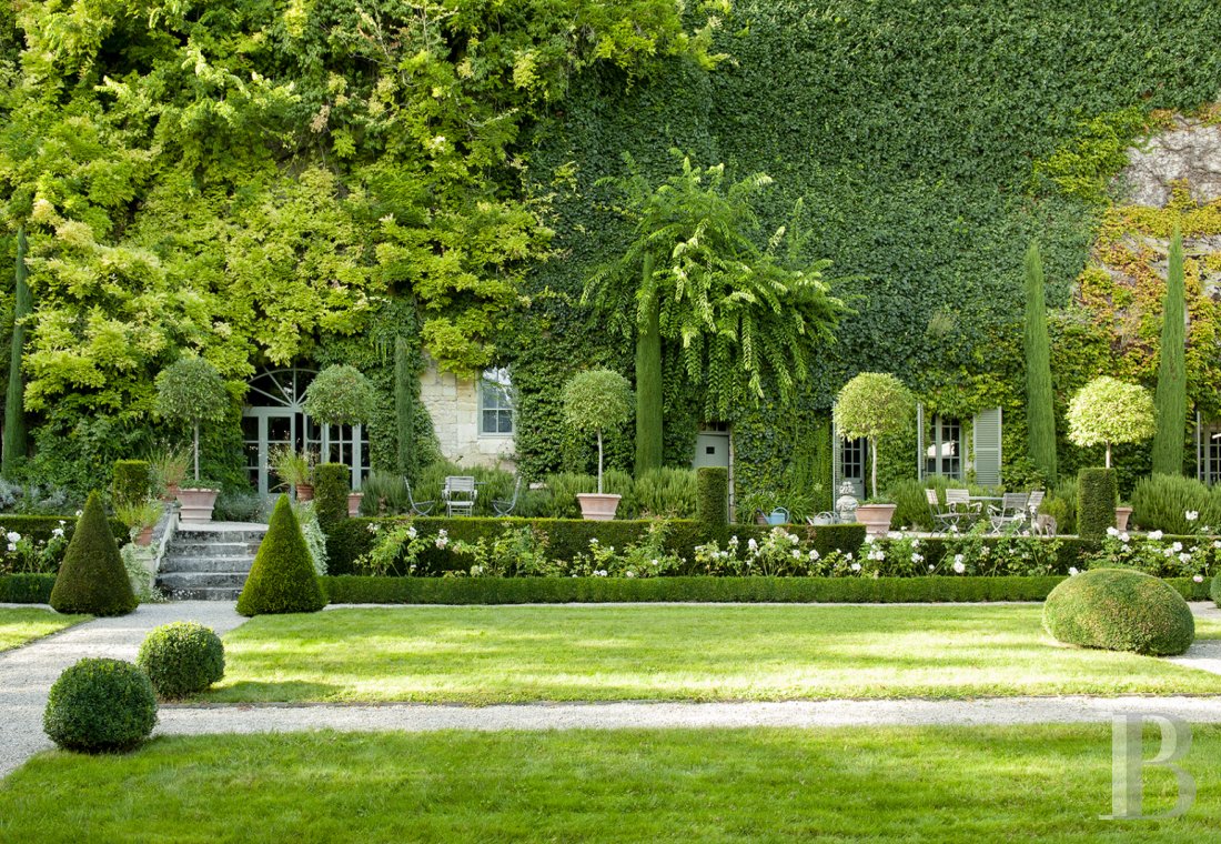 Sur les bords de Loire à l’est de Tours, les dépendances d’un manoir du 18e siècle et son jardin labellisé « remarquable » - photo  n°5