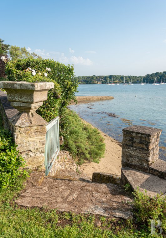 À Arradon, dans le golfe du Morbihan, une île privée de douze hectares et ses deux maisons - photo  n°8