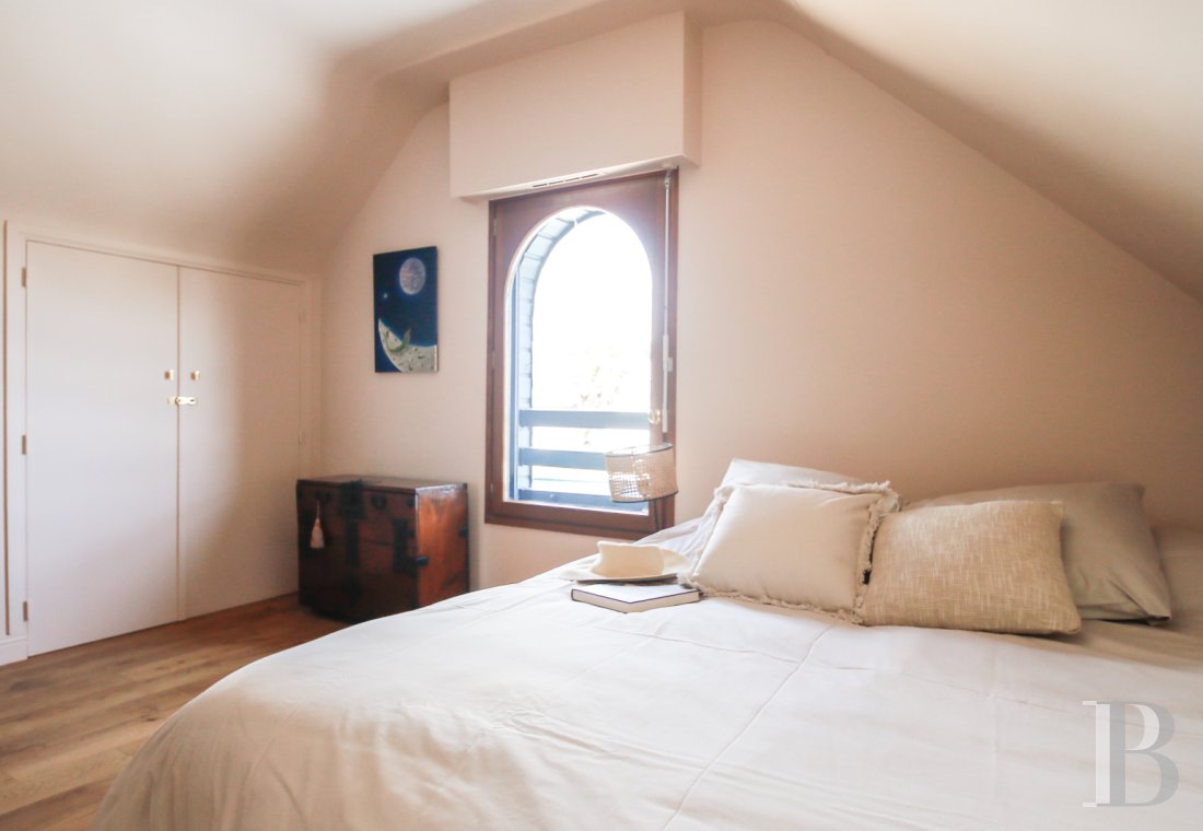 À Vannes, dans le Morbihan, une villa contemporaine au bord du canal - photo  n°31