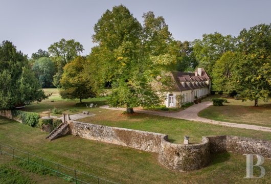 En Dordogne, à l’est de Bergerac, une chartreuse du 18e siècle et son orangerie - photo  n°2