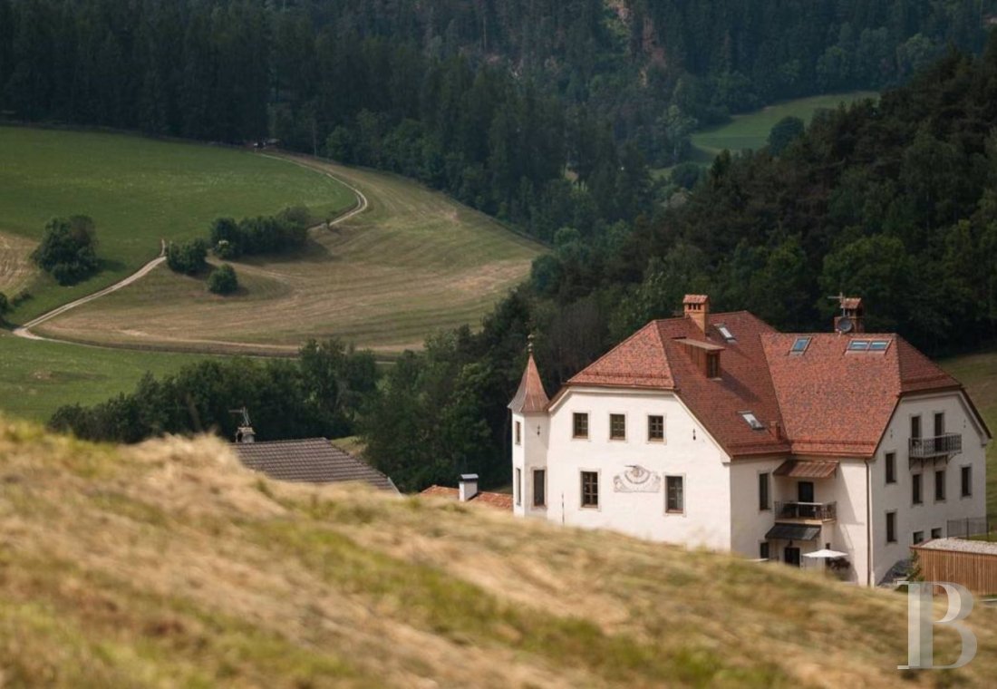 Au nord de l’Italie, dans la région du Trentin Haut-Adige, une maison multiséculaire transformée en hôtel raffiné - photo  n°1