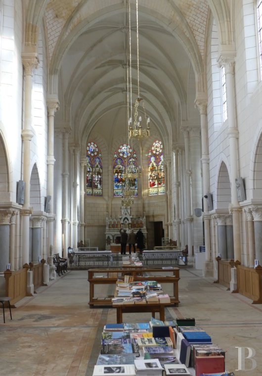 édifices religieux à vendre - poitou-charentes - À 15 min de Poitiers, dans un village, une église inscrite MH rénovée et son jardin de 5 000 m²