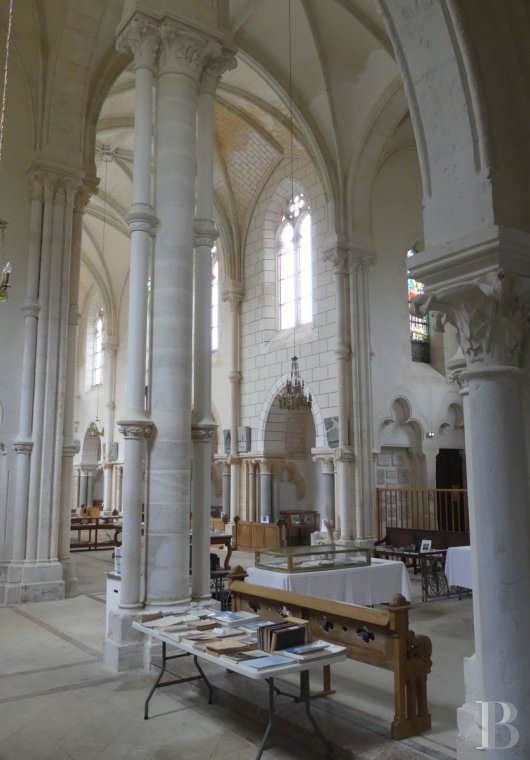 édifices religieux à vendre - poitou-charentes - À 15 min de Poitiers, dans un village, une église inscrite MH rénovée et son jardin de 5 000 m²