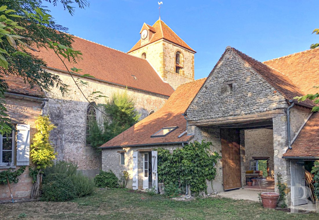 maisons de caractère à vendre - centre-val-de-loire - Dans le Loiret, une maison de village, ses dépendances édifiées à flanc d’église  et ses jardins au cœur de la vallée de la Rimarde 