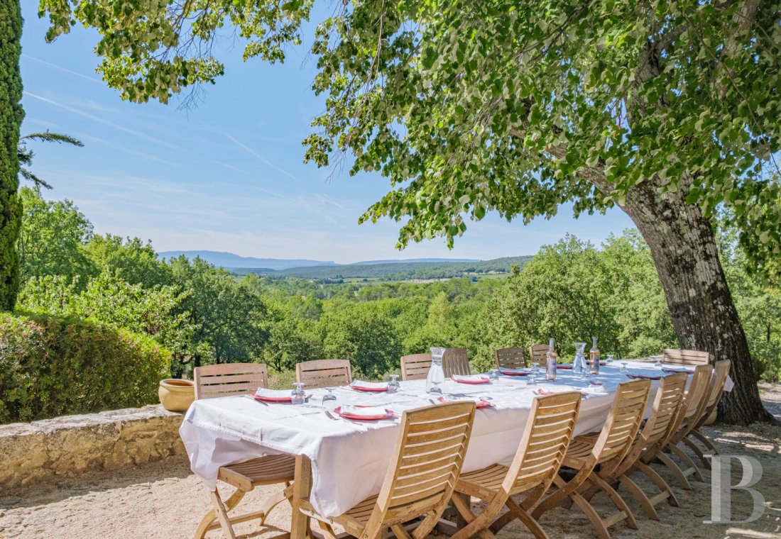 À Barjols, dans le Var, au cœur de la Provence verte, une maison de famille du 17e siècle entourée d’oliviers et de chênes truffiers - photo  n°8