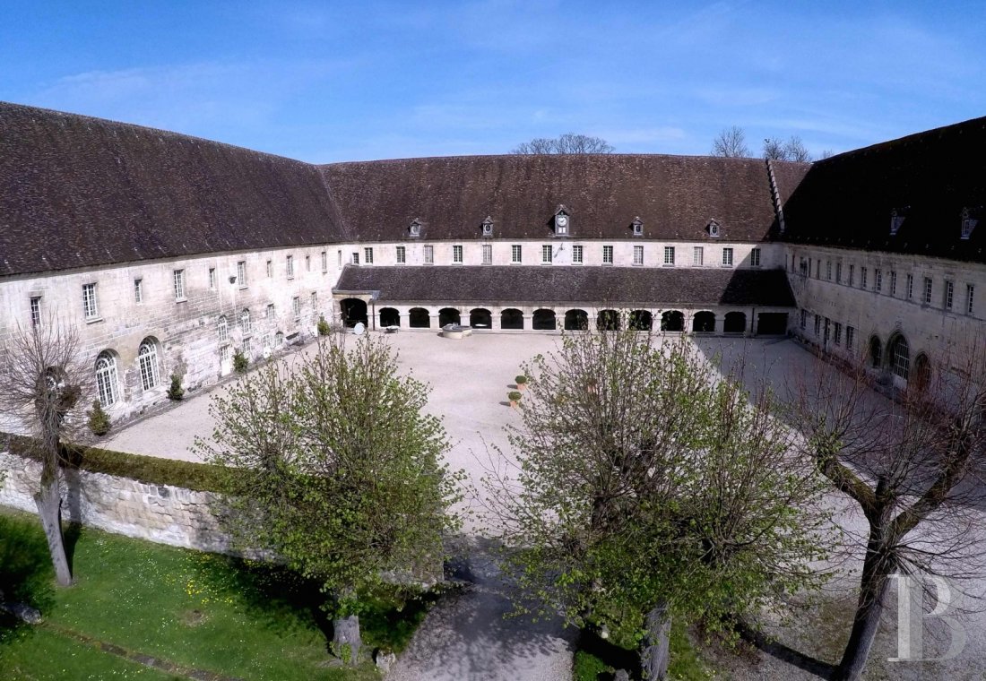 Dans le parc Naturel Régional de l’Oise, aux portes de Pontpoint et de Pont-Ste-Maxence,  une Abbaye Royale classée Monument Historique  - photo  n°1