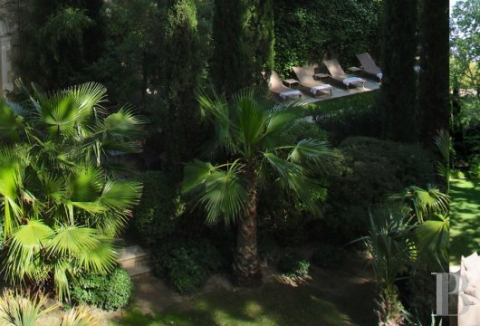 Dans la Cité des papes,  un ancien hôtel particulier transformé en maison d’hôtes au milieu du plus grand jardin privé de la ville - photo  n°9