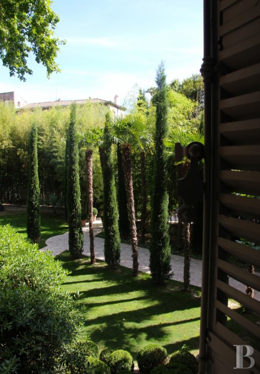 Dans la Cité des papes,  un ancien hôtel particulier transformé en maison d’hôtes au milieu du plus grand jardin privé de la ville - photo  n°2