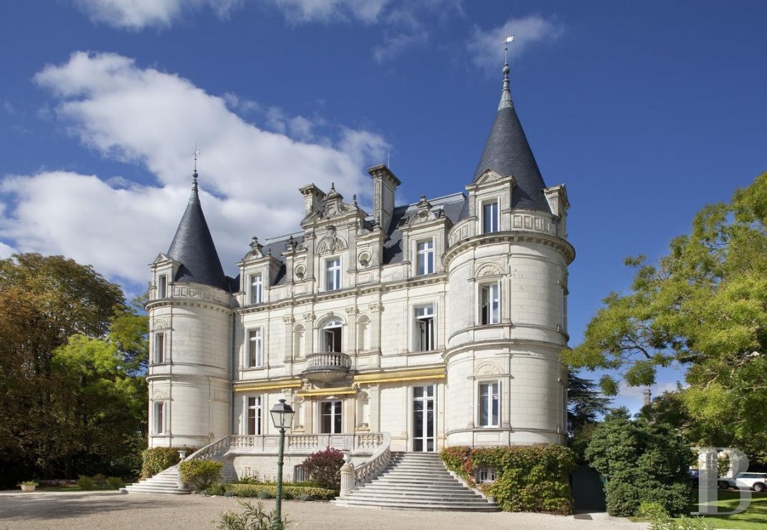 Au sud de Tours,  un château-hôtel fièrement campé au bord de l’Indre - photo  n°1