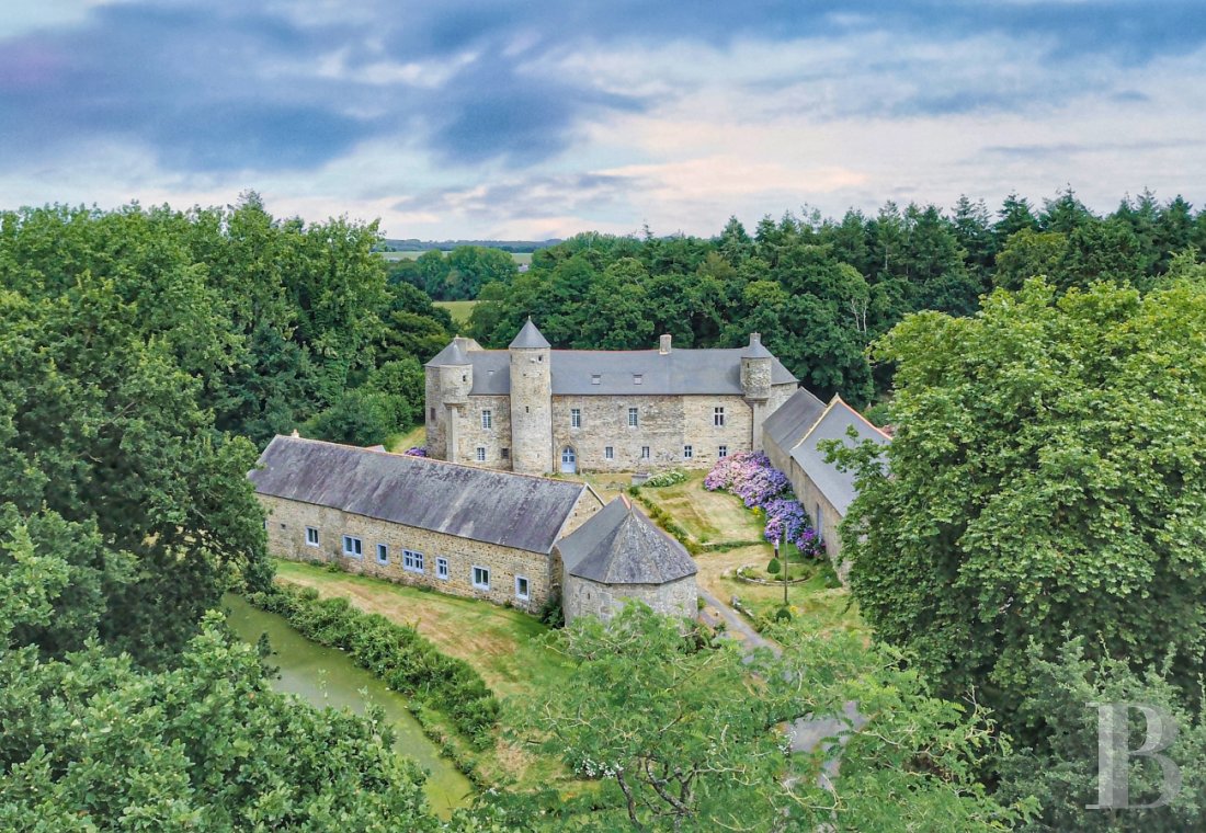 manoirs à vendre - bretagne - Authentique et intime, un légendaire monument historique breton,  et son domaine de 22 ha d’une nature sanctuarisée