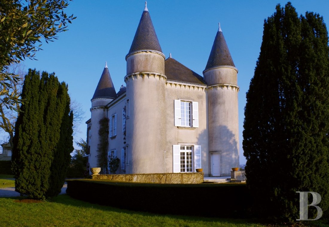 À Oudon, non loin de l’estuaire de la Loire,  un château « troubadour » dominant toute la vallée - photo  n°15