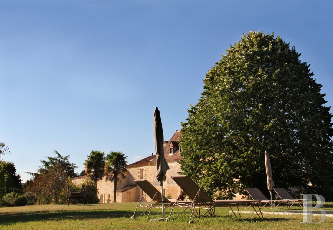 Dans le Périgord, non loin de Bergerac, une maison de maître du 16e siècle, devenue maison d'hôtes - photo  n°2