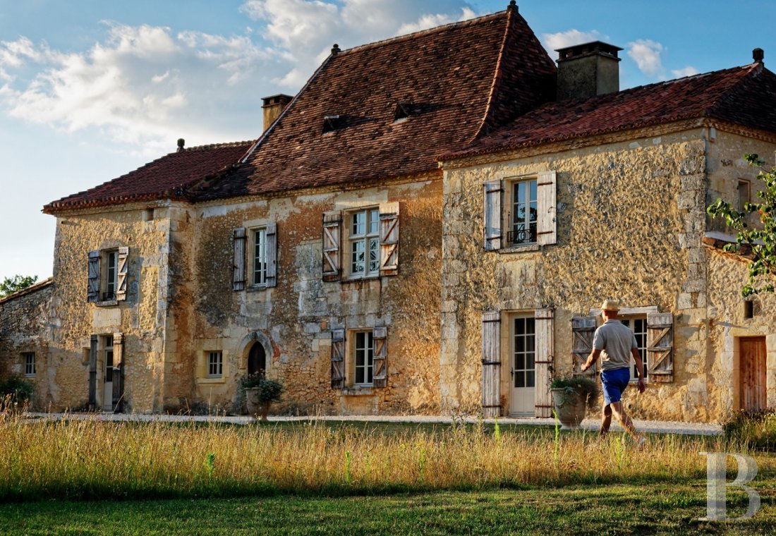 Dans le Périgord, non loin de Bergerac, une maison de maître du 16e siècle, devenue maison d'hôtes - photo  n°1