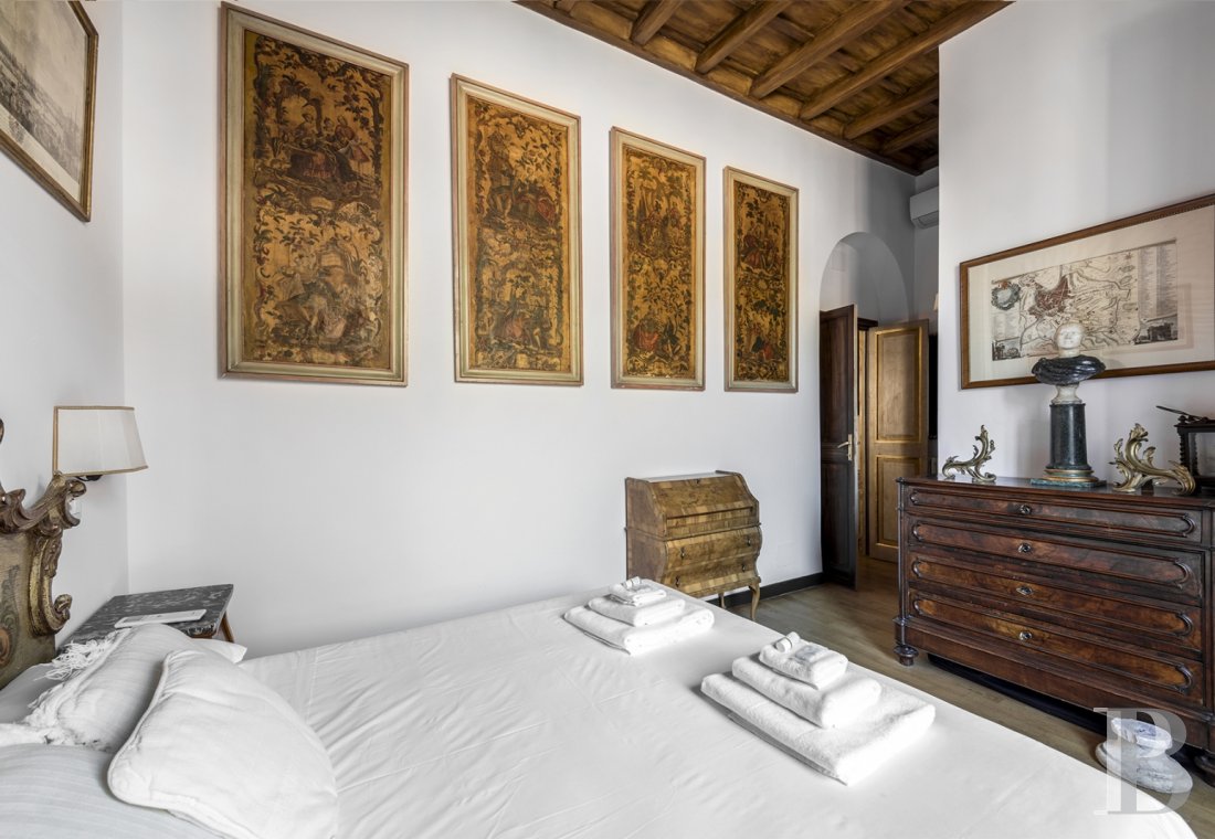 À Rome, tout près de la place Navone,  un appartement dans un palazzo du 16e siècle - photo  n°18