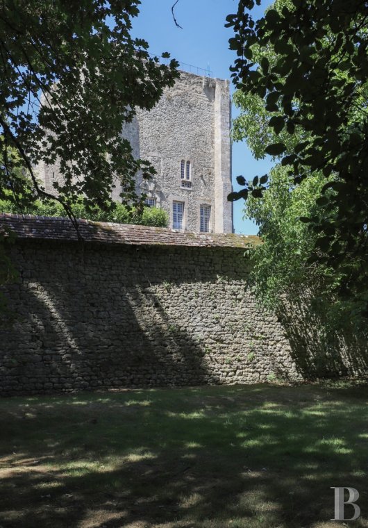 À Moret-sur-Loing, au sud de Fontainebleau, un ancien donjon royal du 12e siècle habité d’un rêve néo-gothique - photo  n°21