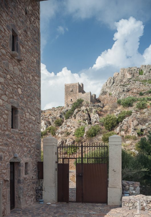 Au sud du Péloponnèse, dans la péninsule du Magne, une ancienne maison-tour transformée en hôtel intimiste face à l’immensité - photo  n°4