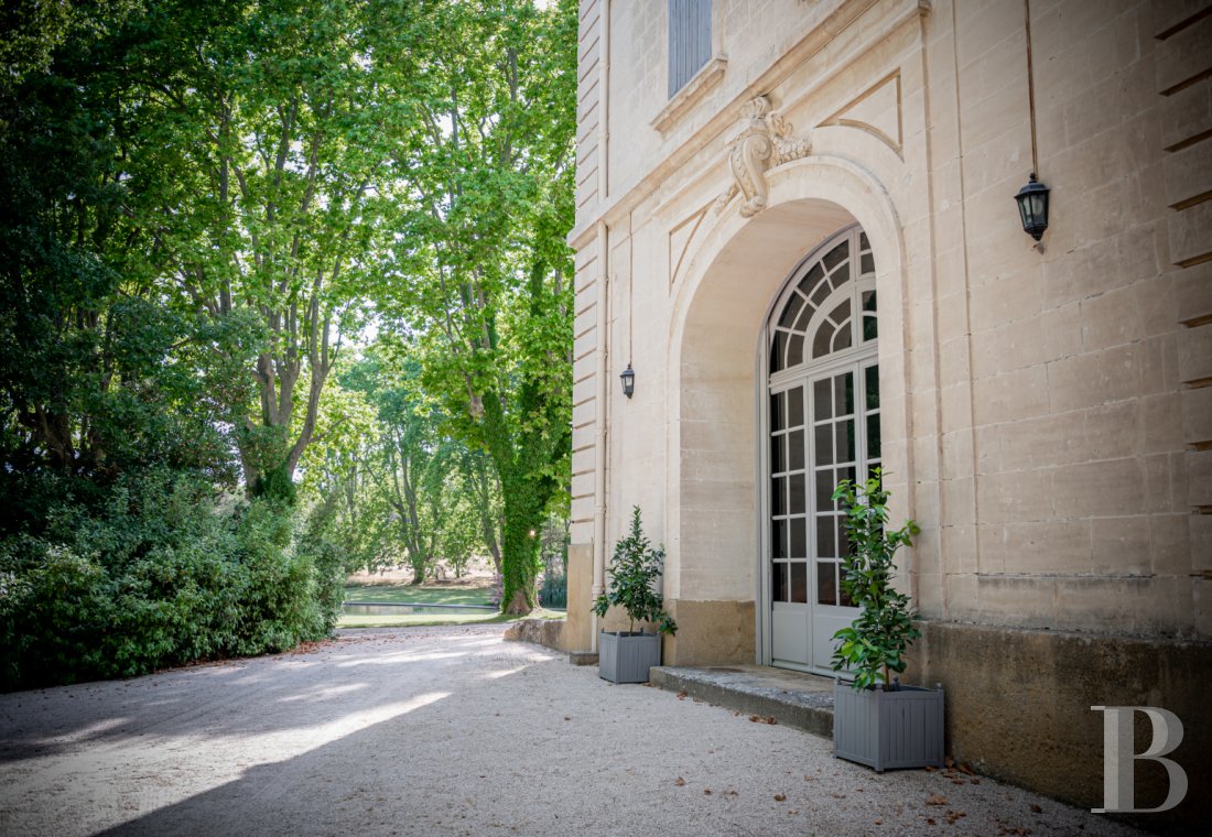 Entre Aix-en-Provence et Salon-de-Provence, un vaste château du 18e siècle dans son parc de vingt-quatre hectares - photo  n°9