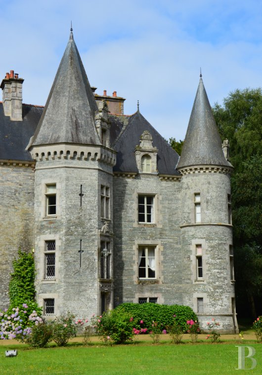 châteaux à vendre - bretagne - À 30 mn de Vannes, sur plus de 2 ha,  un château des 16ème et 19ème siècles et ses dépendances 