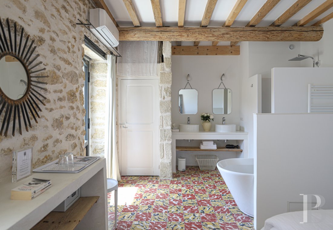 À Saint-Siffret, non loin d’Uzès, dans le Gard, une maison de village du 18e siècle réhabilitée dans un esprit créatif - photo  n°10