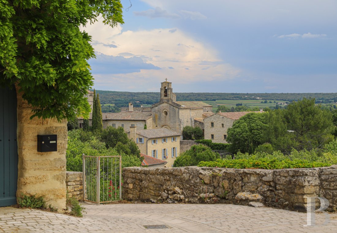 À Saint-Siffret, non loin d’Uzès, dans le Gard, une maison de village du 18e siècle réhabilitée dans un esprit créatif - photo  n°5