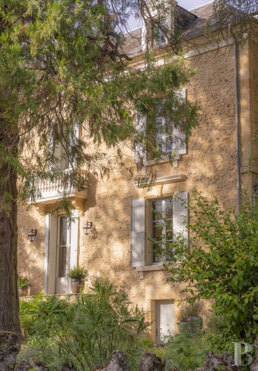 Au cœur de Sarlat, en Dordogne, une maison des années 20 entourée d’un grand parc - photo  n°4