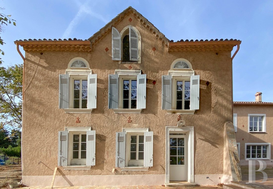 maisons de caractère à vendre - paca - À l'est de Toulon, avec vue sur les collines des Maures, une maison de 1856,  ses deux appartements, son parc et son hectare de vignes
