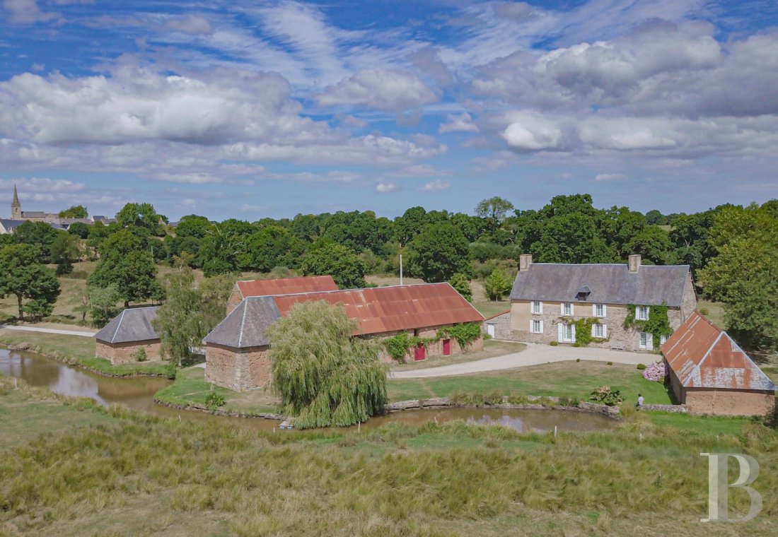 demeures à vendre - basse-normandie - Dans le parc des Marais du Cotentin et du Bessin, sur 1,5 hectare, une ancienne ferme seigneuriale du 17e s., avec ses dépendances, son étang et ses prés