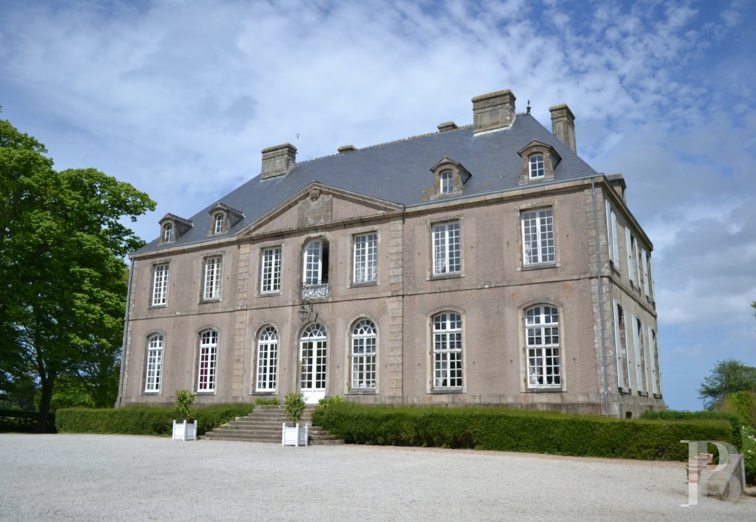 Dans le Cotentin, un château du 18e s.et ses dépendances rayonnant sur les hauteurs du Val de Saire - photo  n°12