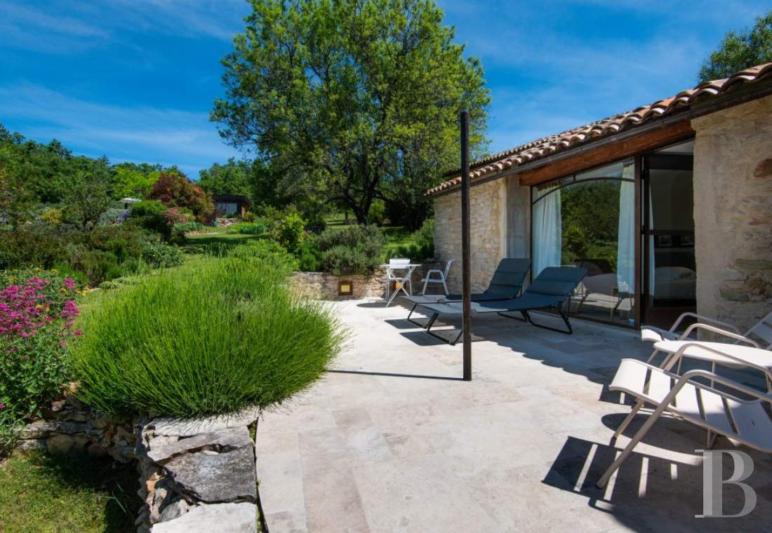 Entre Sisteron et Forcalquier, dans les Alpes de Haute-Provence, une ancienne bergerie provençale en pleine nature - photo  n°10