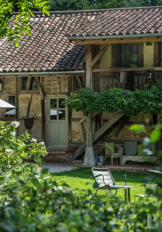 En Bourgogne du sud, à équidistance de Dijon, Genève et Lyon,  une ancienne ferme transformée en maison et table d’hôtes de grand charme - photo  n°12