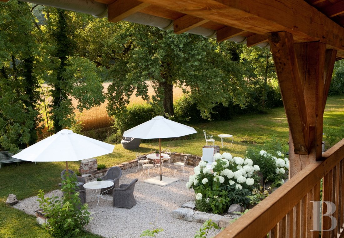 En Bourgogne du sud, à équidistance de Dijon, Genève et Lyon,  une ancienne ferme transformée en maison et table d’hôtes de grand charme - photo  n°13